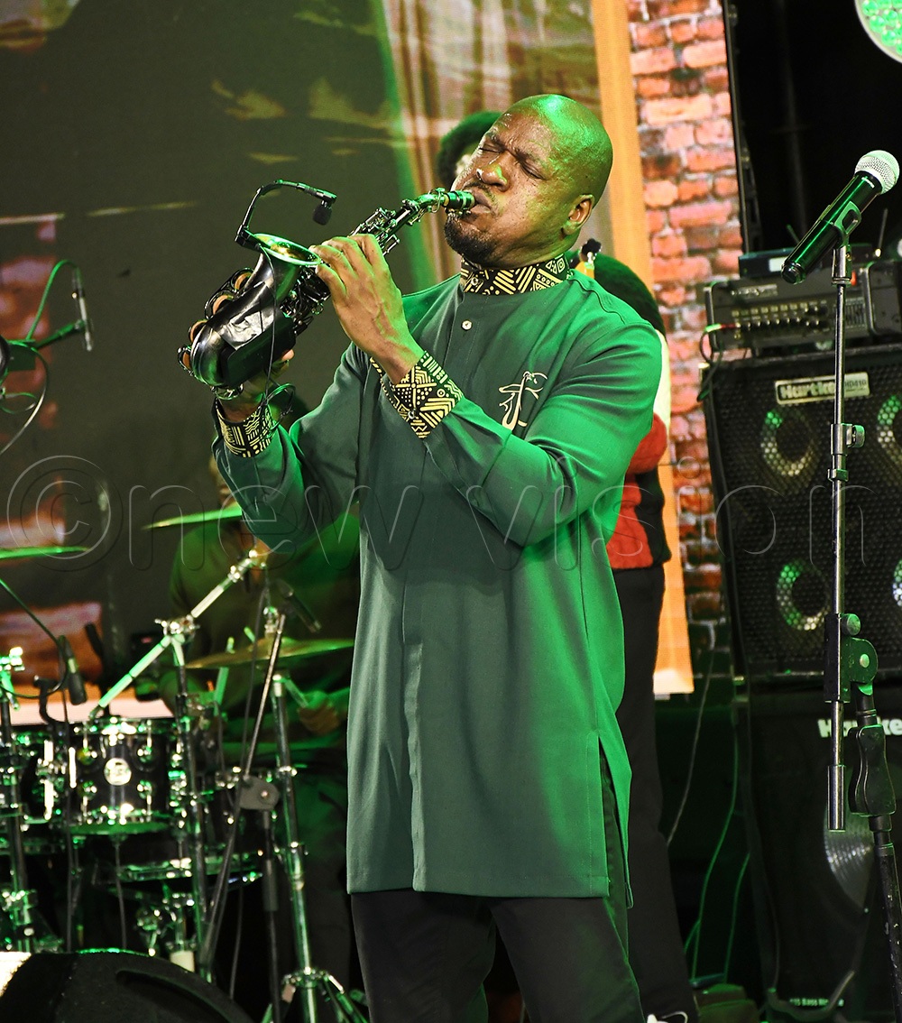 Isiah Katumwa performing at Skyz Hotel. (Photo by Ignatius Kamya)