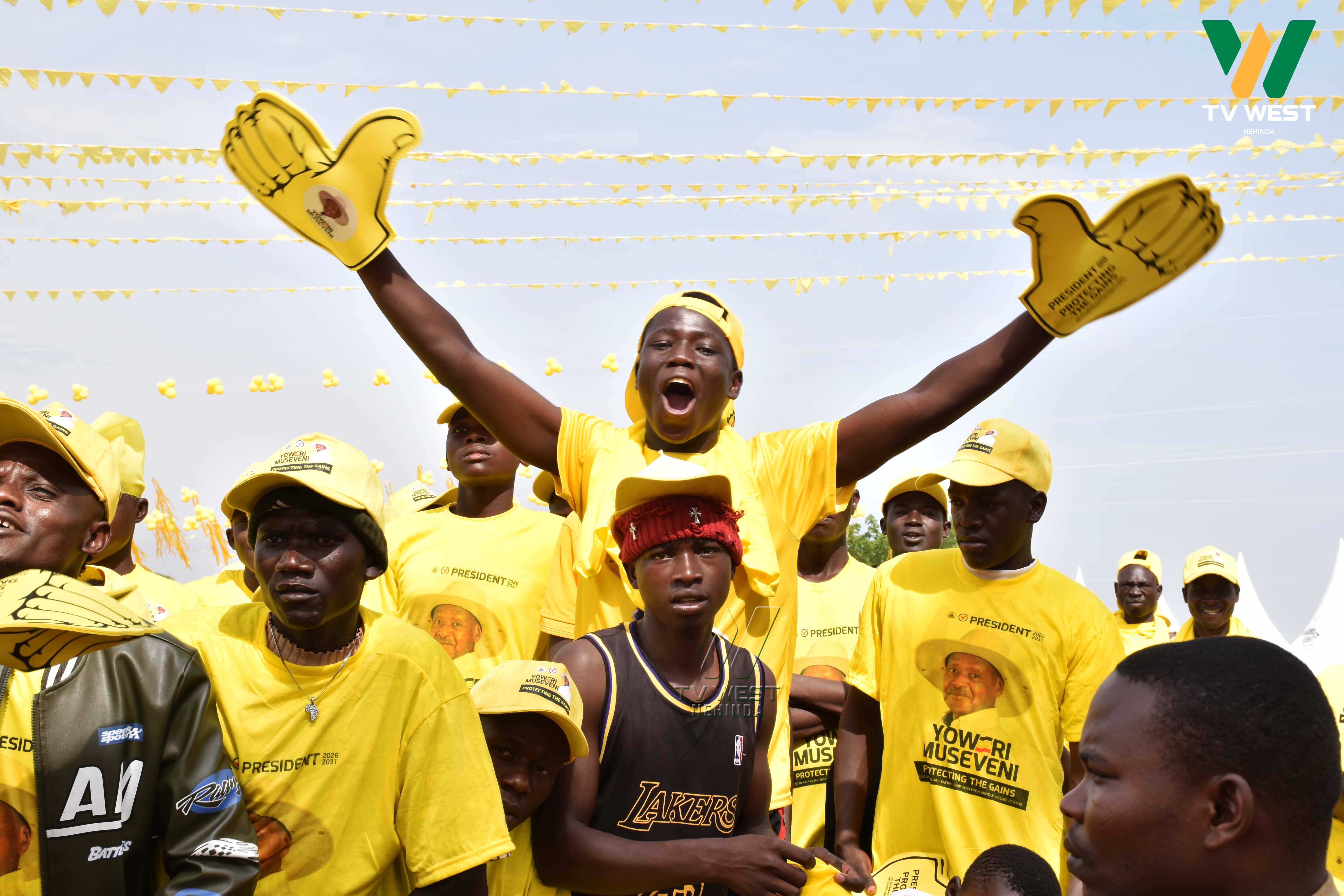 Sipiika Among naraganisa okutendeka n'okutebeekanisa abanyeishengyero abatoorainwe...(Photo by Simon Peter Tumwine)