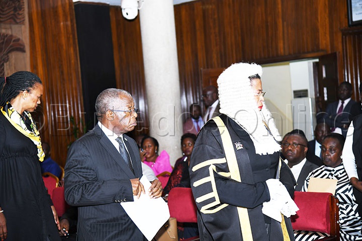Sipiika Among Ng'atuuka Mu Palamenti Okukungubagira Omugenzi.