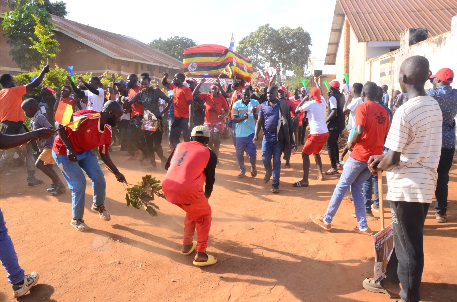 Abawagizi ba Bobi Wine nga beerula ekkubo