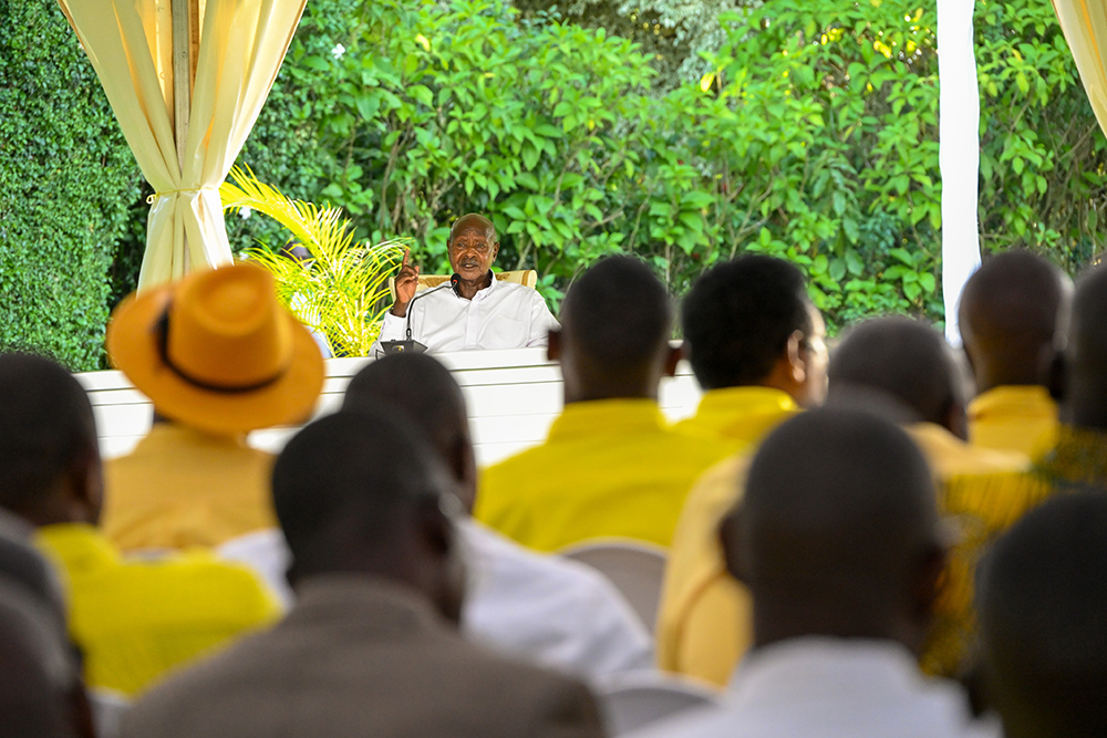 President Museveni addressing NRM leaders during the meeting at State House Entebbe. (Courtesy)