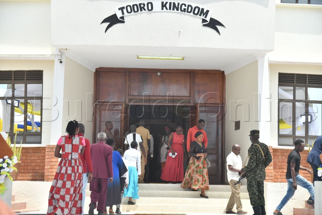 Abantu nga bayingira mu Karuziika okulaba ku Njole 