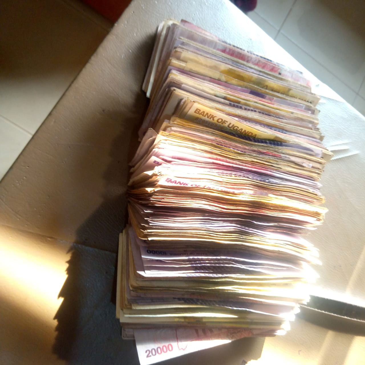 Ssente ezaabadde mu nsawo Wagaba ze yanyakudde.