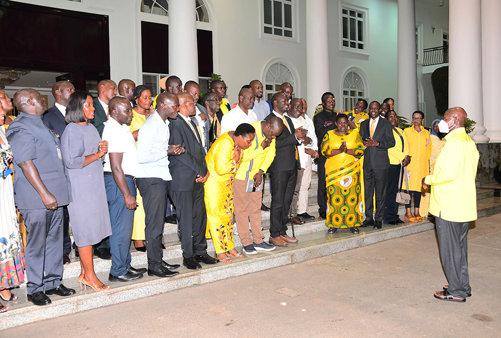 Museveni with the Buganda caucus after the meeting at State House, Entebbe. (Courtesy)