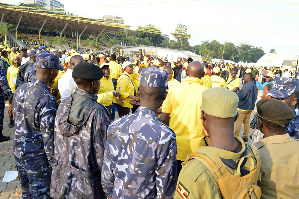 Poliisi nga yezooba n'abalonzi e Kololo