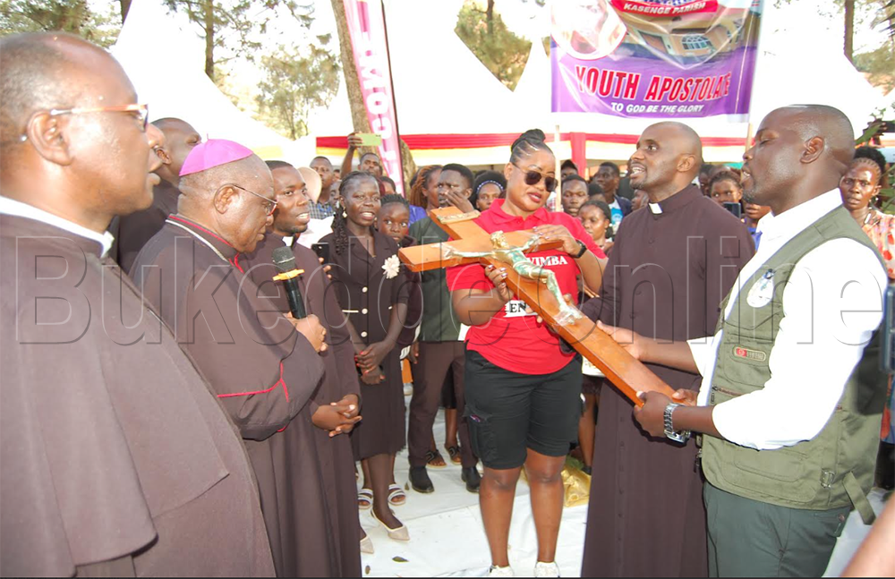 Abavubuka ku lunaku lwabwe 