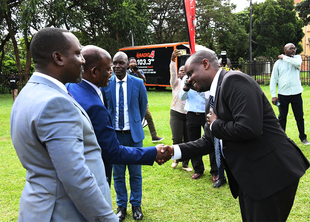 Balaam ng'abuuza ku bakungu be Makerere