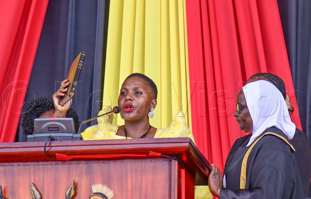 Katusiime Jovia Mbabazi taking the oath to officially assume office. (Photo by Miriam Namutebi)