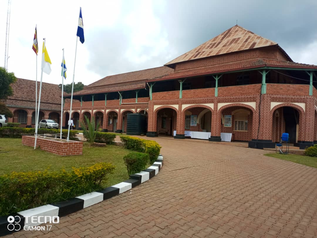 Ekimu ku bizimbe bya Nyenga Seminary