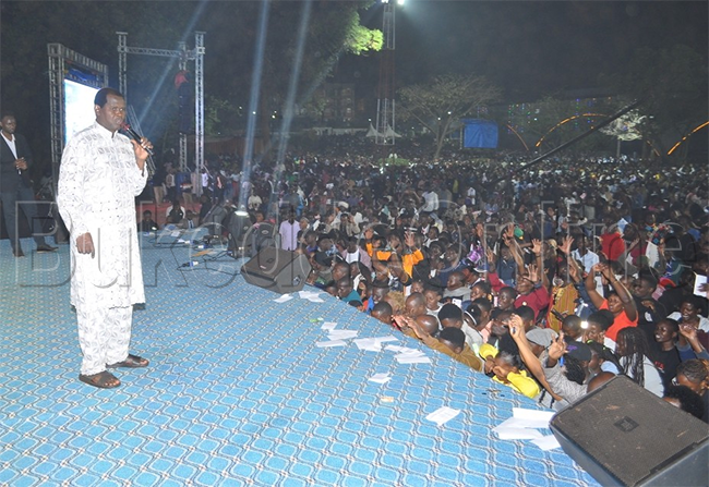 Musumba Kayanja ng'abuulira enjiri