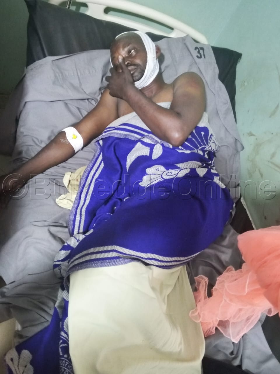 Lauben Muhabuzi agambibwa okutemaatemebwa ng'ali mu ddwaaliro.