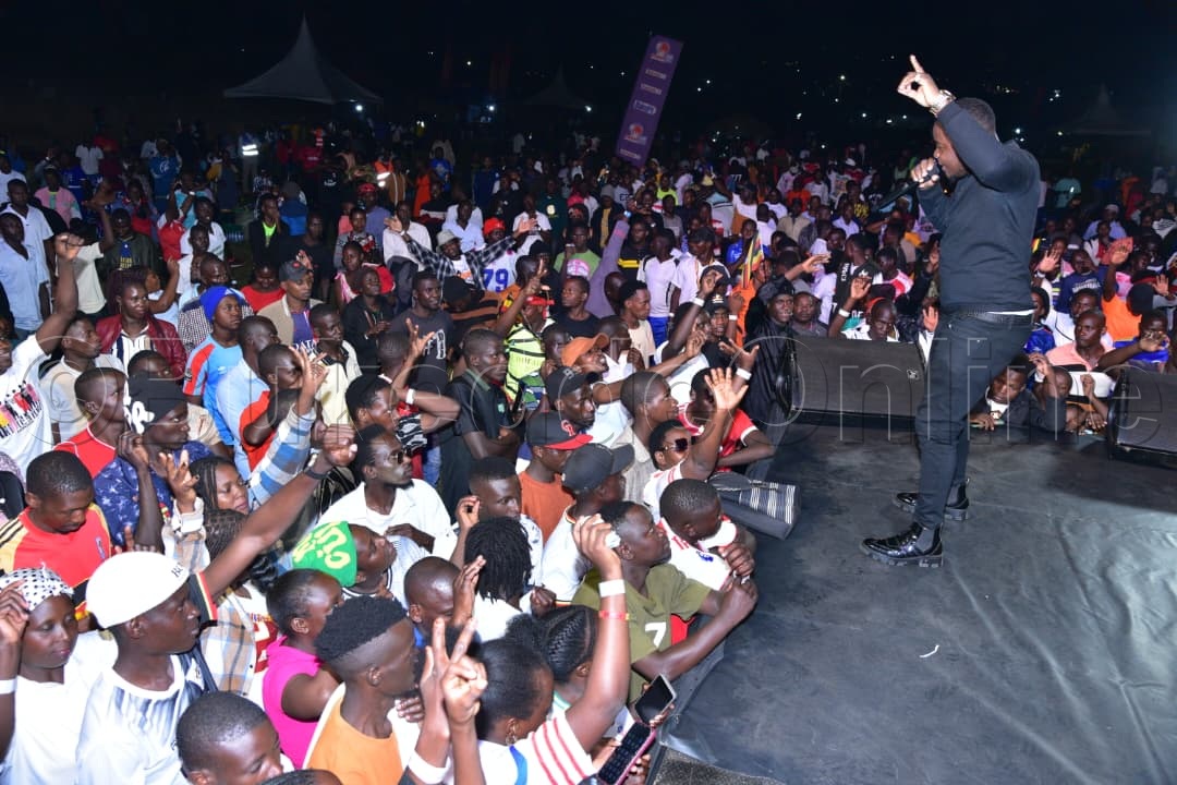 Abazze mu mbuutu nga bazinira ku muziki gwa Henry Mwanje 