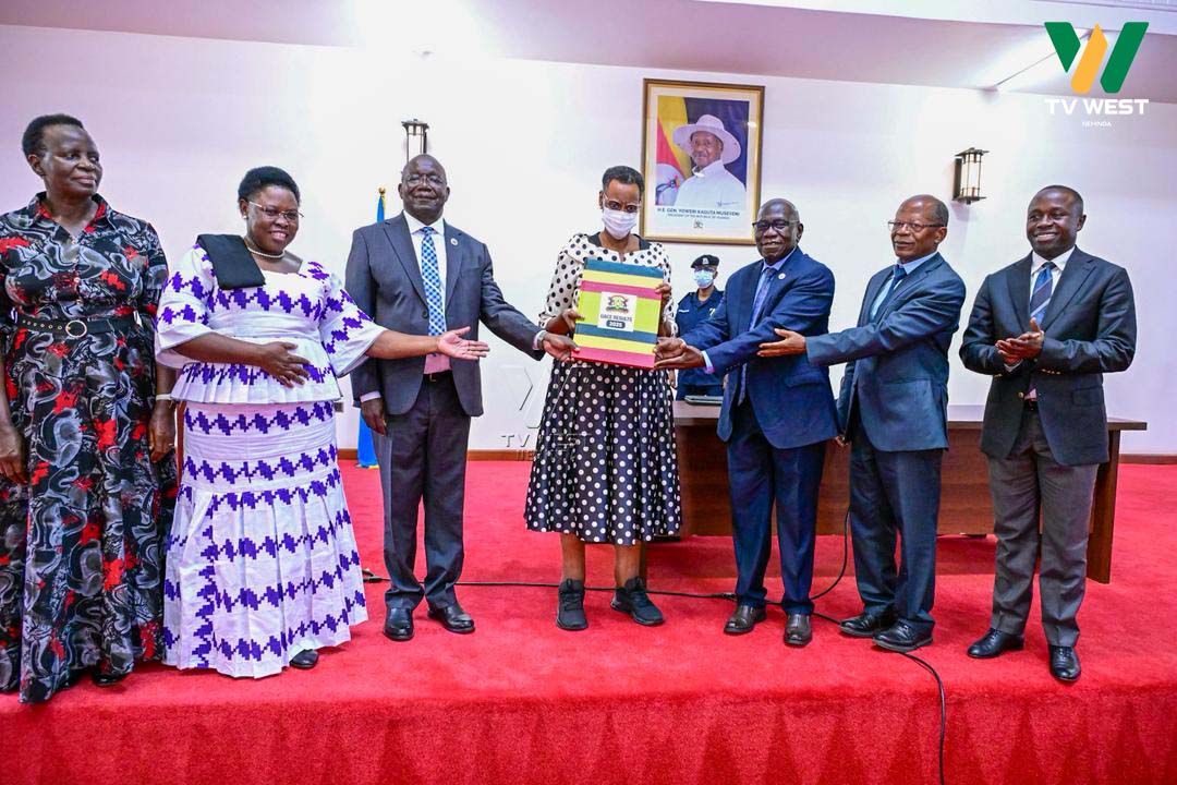 UNEB yashohoza ebya S.6, Pasenti ya 68.6 batungire obubonero bwa University...(Photo by Miriam Namutebi)