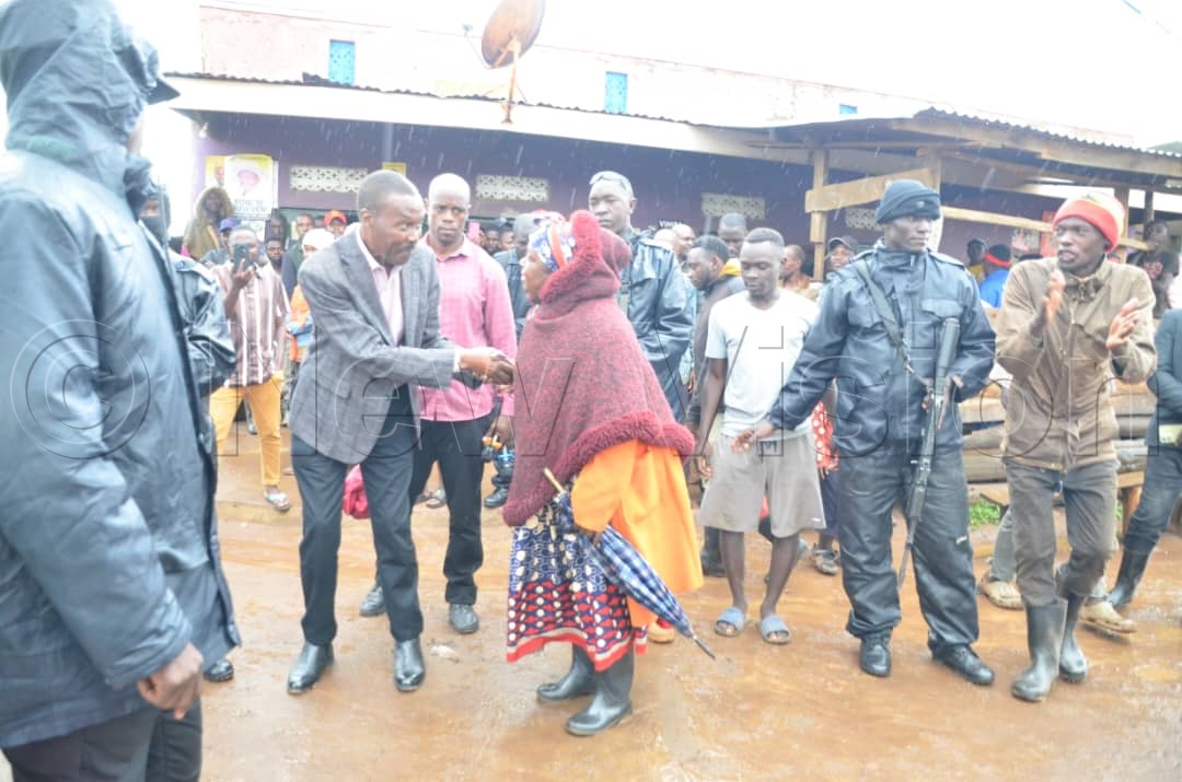 Muntu interacting with Kabarole voters during the campaign. (Credit: Stuart Yiga)