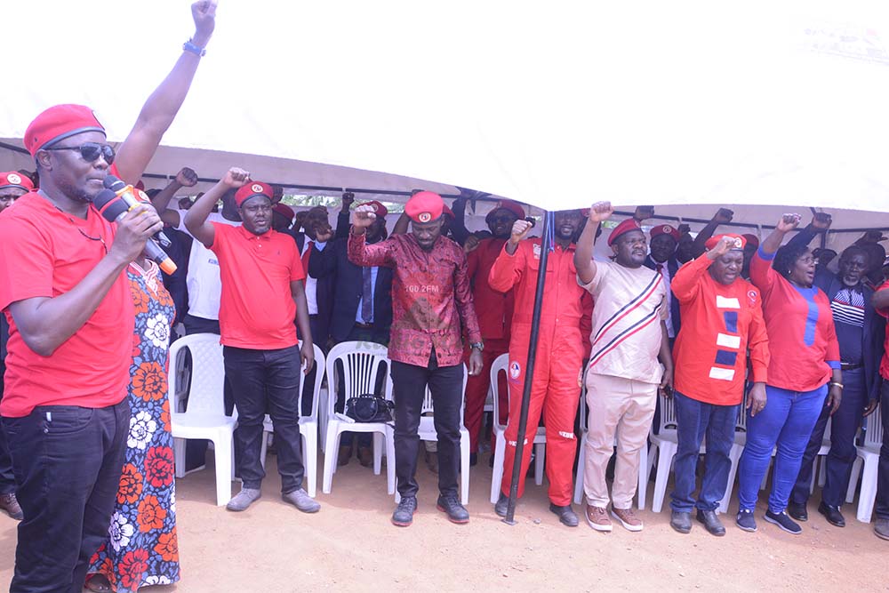 Abany'eishengyero abashendekyereza Robert Kyagulanyi..(Photo by Adolf Ayoreka)
