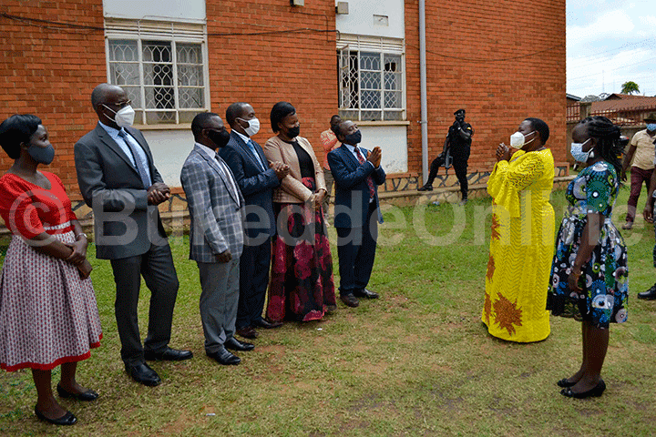 Nabbanja ku ((mu kyenvu) ng'alatuuka ku kitebe ky'abadibenti e Makerere. Mu ttaayi emufu ye Dr. Danuel Mate akulira enzikiriza y'abadiventi mu ggwanga ng'addiriddwa Aidah Nantaba omubaka omukyala owa Kayunga mu palamenti.