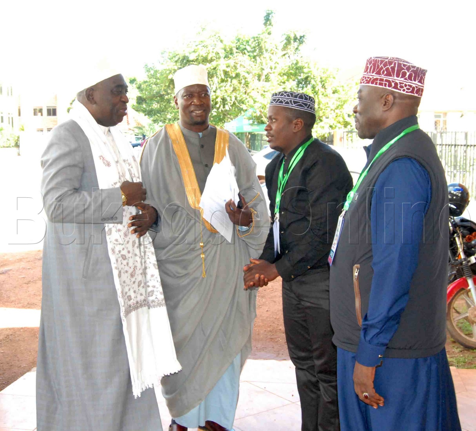 supreme Mufti Galabuzi ku kkono nga atuuka e Kibuli