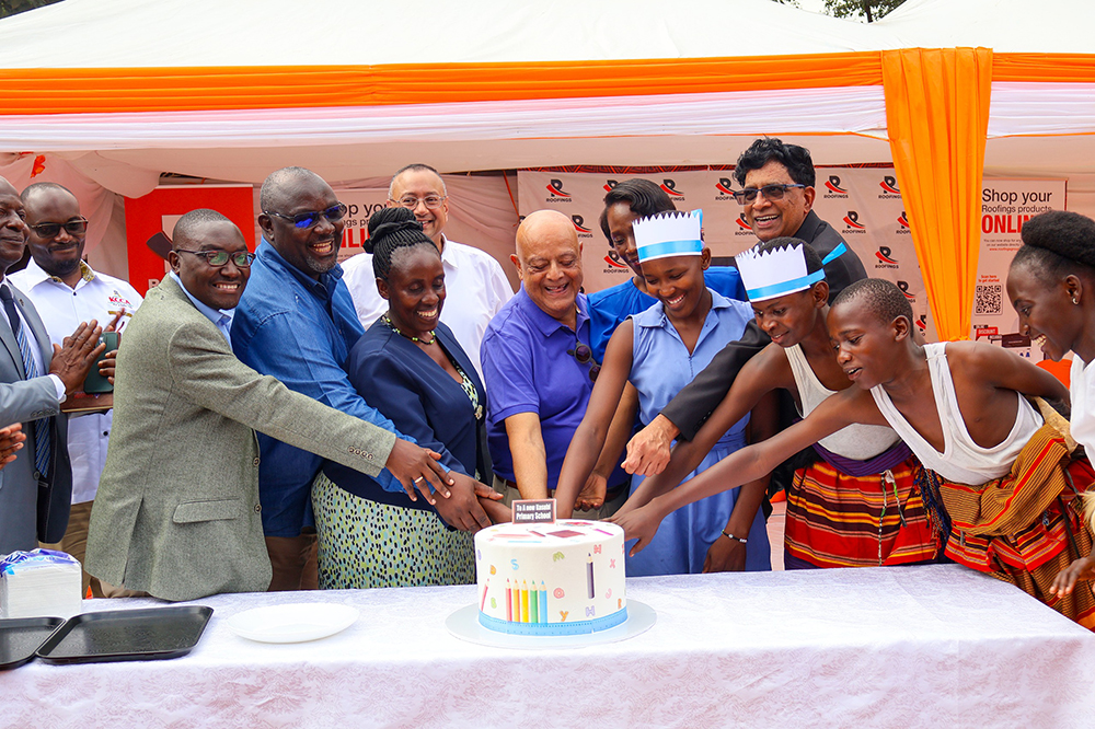 Cake cutting moment during the launch.