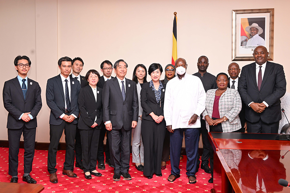 President Museveni poses for a photo with the Japanese delegation led by Director General and Assistant Minister for African Affairs Takahashi Misako (on his R) after a meeting at Entebbe on Monday. (L) are Prime Minister Robinah Nabbanja and the Minister of Health, Chris Baryomunsi. (PPU)