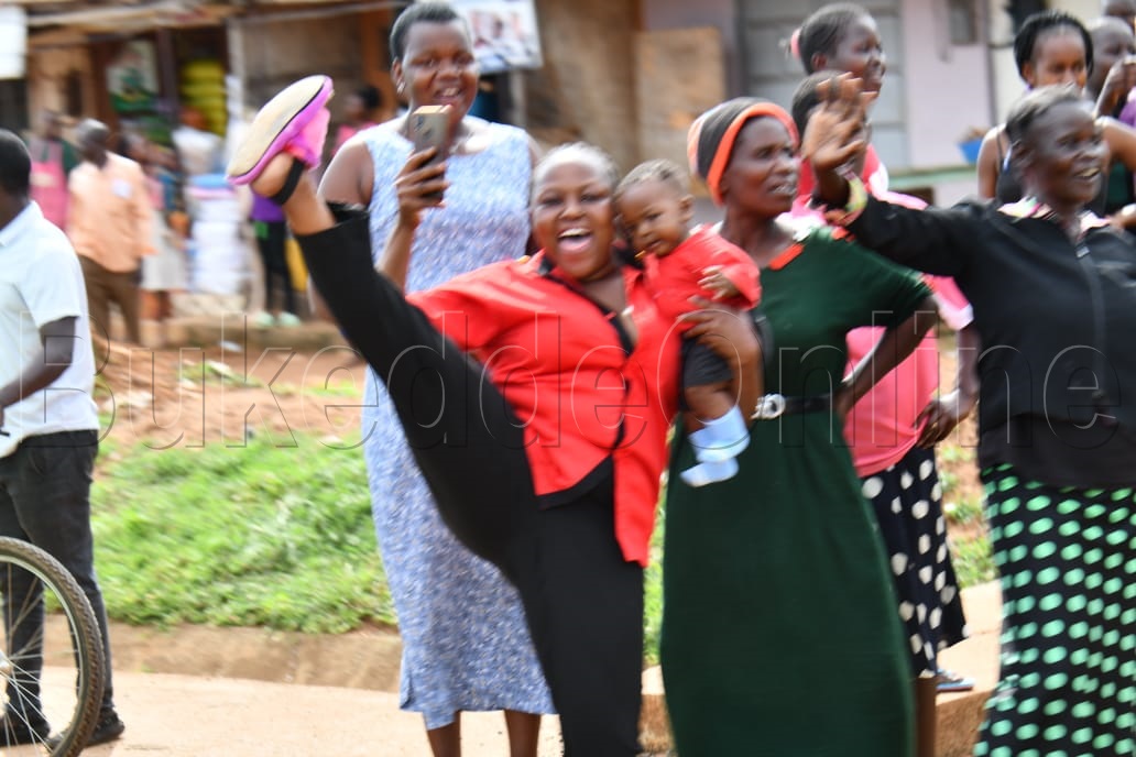 Omuwagizi wa Bobi Wine ng'alaga Vayibu