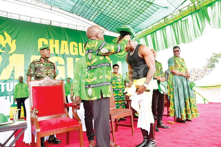 Magufuli lwe yasisinkana Diamond Platinum mu kunoonya akalulu omwaka oguwedde
