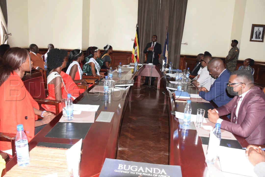 Katikkiro Mayiga ng'ayogera