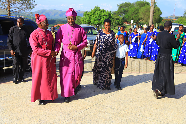 Ssaabalabirizi w'ekkanisa ya Uganda Stephen Kazimba Mugalu atuuse mu Ankole 