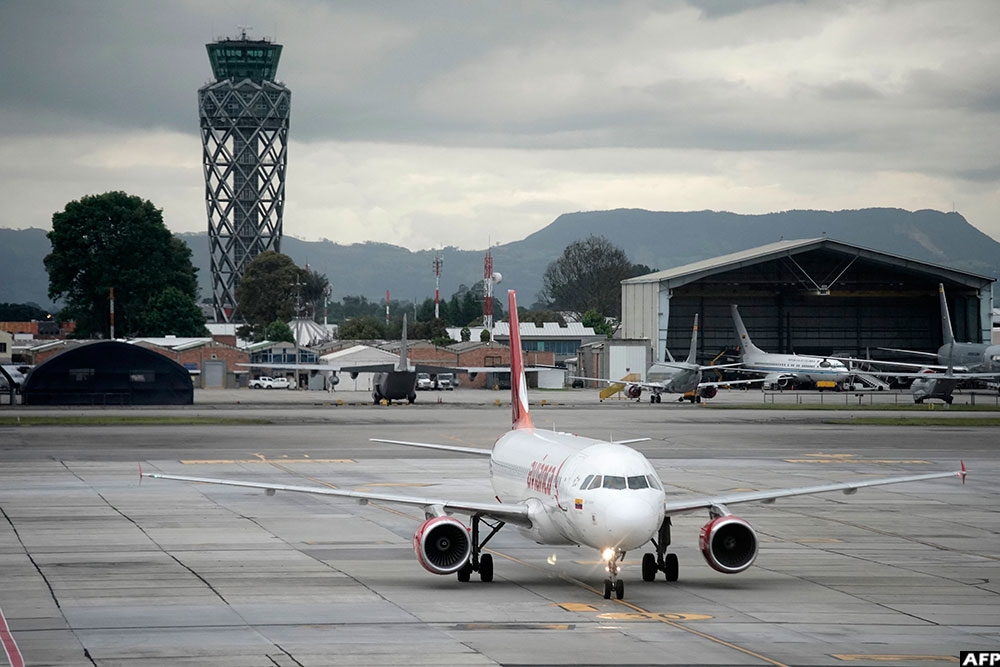 Colombian airline Avianca reported on Friday "significant" disruptions to its flights due to a required Airbus software update affecting 70 percent of the company's fleet. (AFP)