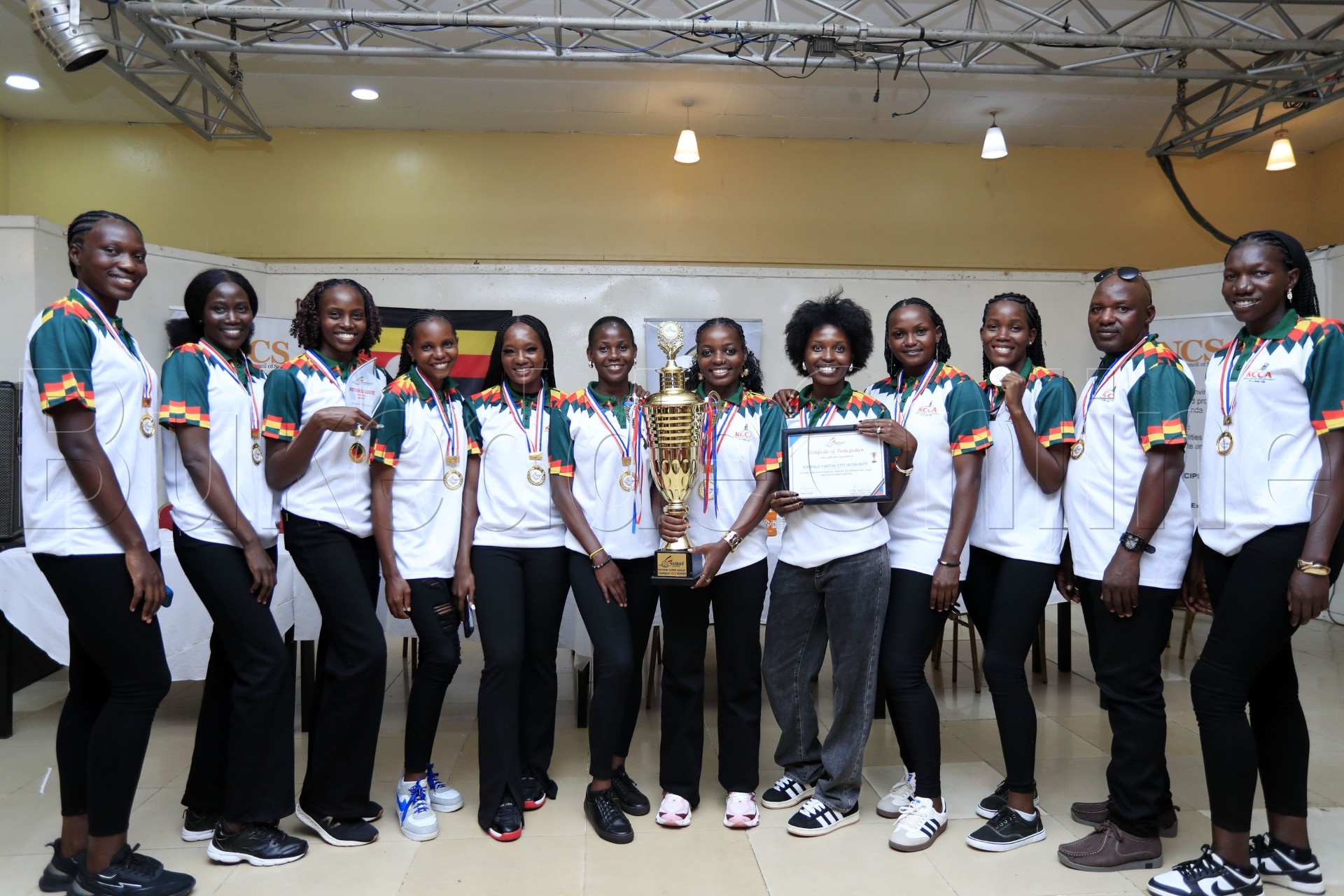 Abazannyi ba KCCA nga baweereddwa ekikopo