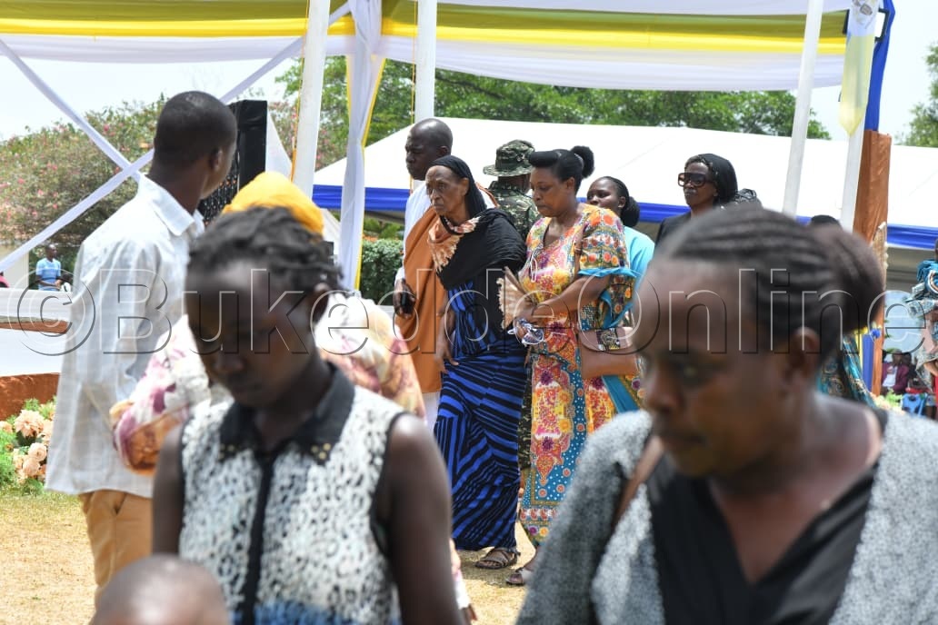 Omumbejja Bagaya ng'atambula okugenda okubuuza kubakungubazi mu Lubiri