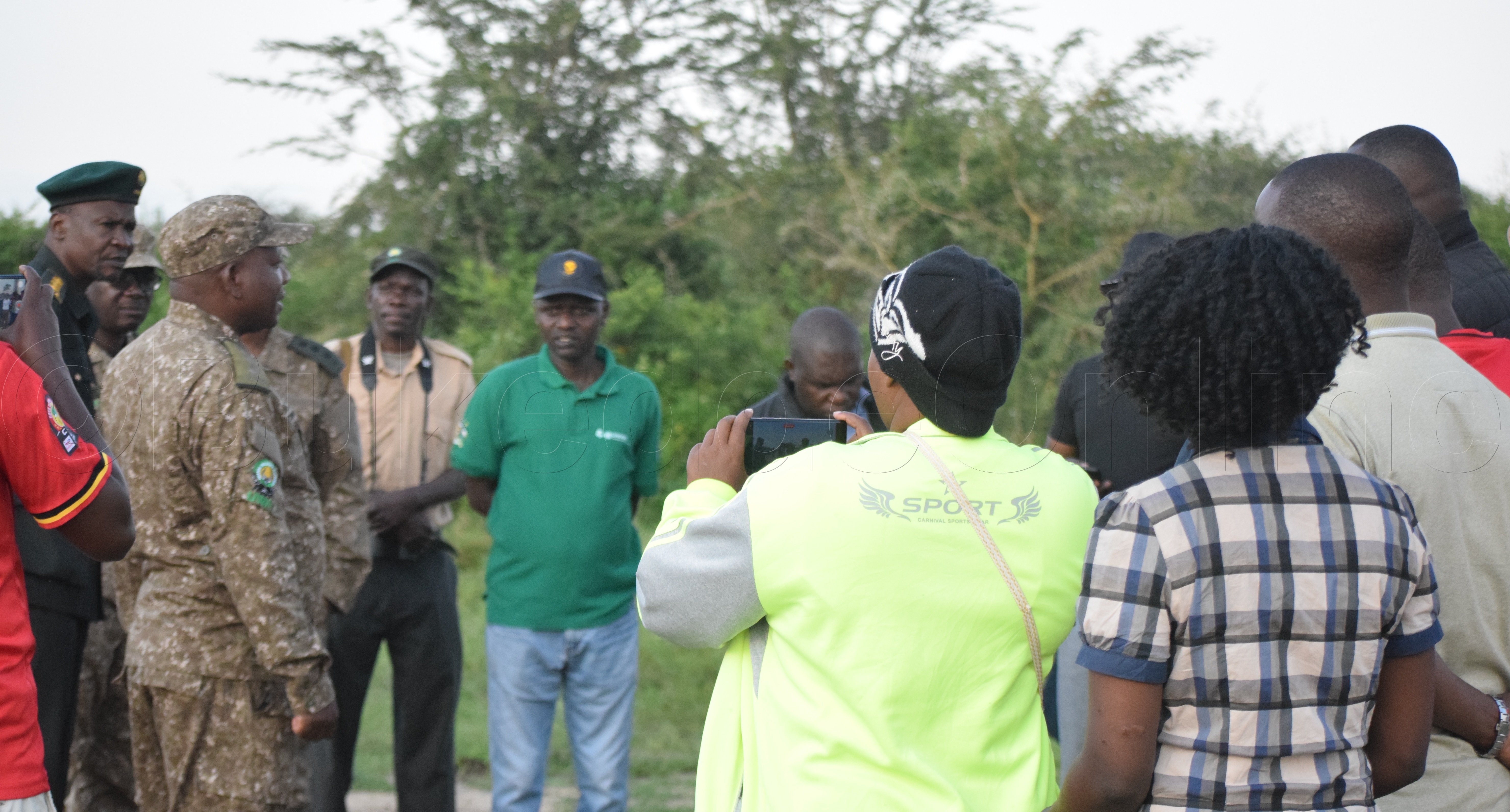 Abakungu Okuva Mu Kitongole Kya Uwa Nga Bannyonnyola Bannamawulire