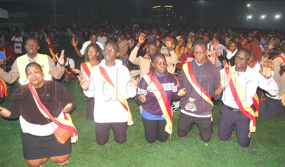 Abakristu nga bali mu mmisa eggalawo omwaka 