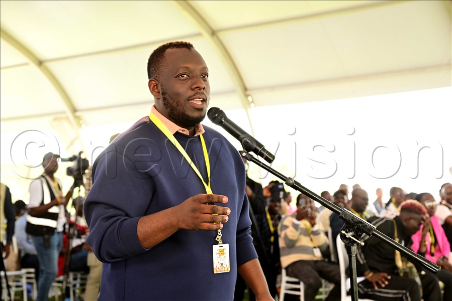 Isaac Daniel Katende aka Kasuku speaking to President Yoweri Museveni.