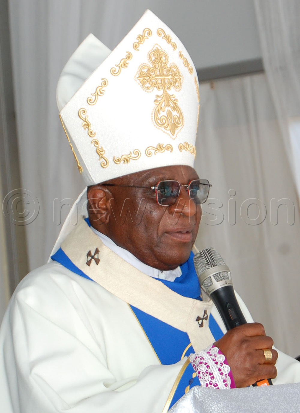 The Archbishop of Kampala, Paul Ssemogerere, delivers his thanksgiving remarks after Mass. (Photo by Mathias Mazinga)