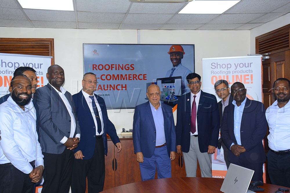 Sheikh Arif (centre), the company CEO, and on the left and right are the company executives. (Photo by Damba Tadeo)