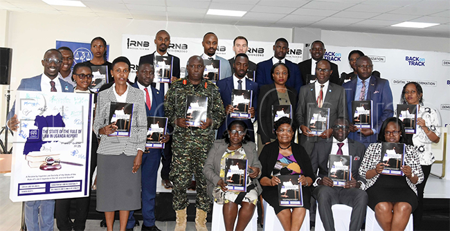 Bannamateeka oluvannyuma lw'okutongoza alipoota ekwata ku nfuga y'amateeka mu Uganda