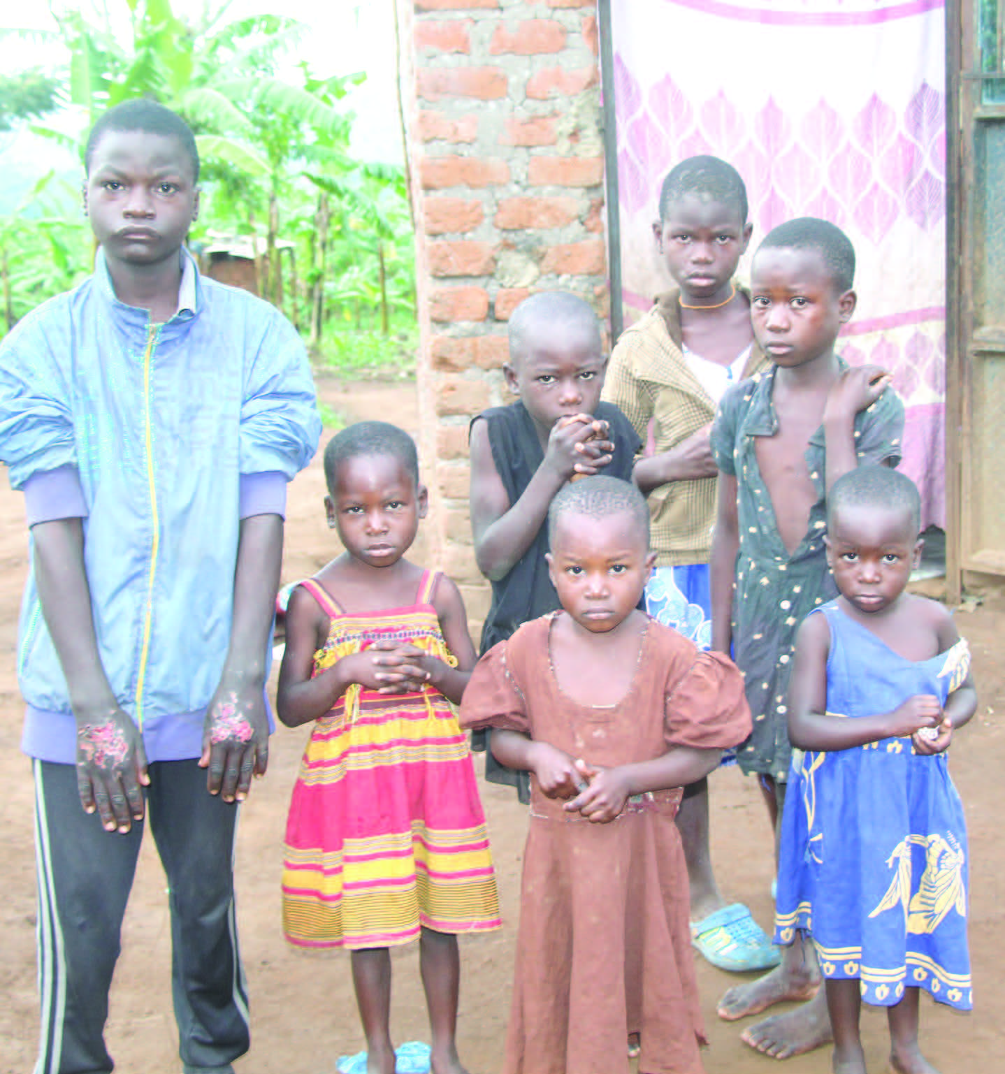Abaana Nnaalongo Be Yasuula Mu Nnyumba.