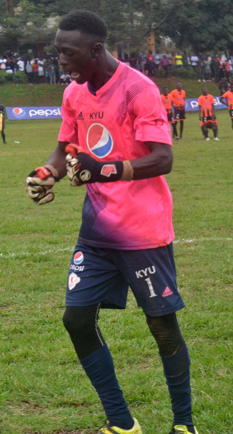 Ggoolokipa wa Kyambogo, Ahebwomugisha eyakutte peneti ebbiri ng'awaga.