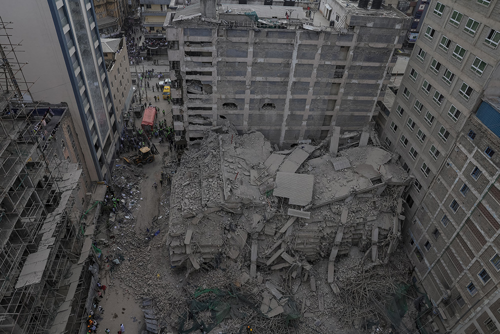 This aerial view shows personnel from the Kenya Defence Forces Disaster Response Battalion inspecting the rubble of a collapsed residential building that was still under construction in the Eastleigh neighbourhood of Nairobi on October 23, 2026. (Photo by Tony Karumba / AFP)