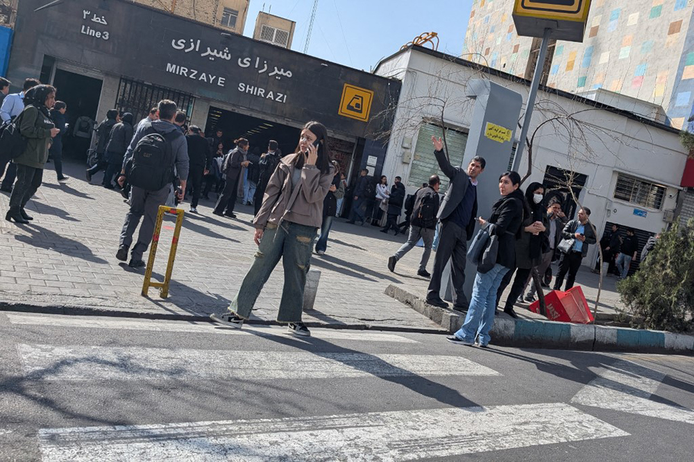 Iranians try to clear a street amid heavy traffic in Tehran, Iran, on February 28, 2026, as explosions are heard following a reported strike and Israel announced it had launched a &ldquo;preemptive strike&rdquo; on Iran, with sirens sounding in Jerusalem and phone alerts warning of an &ldquo;extremely serious&rdquo; threat. AFP