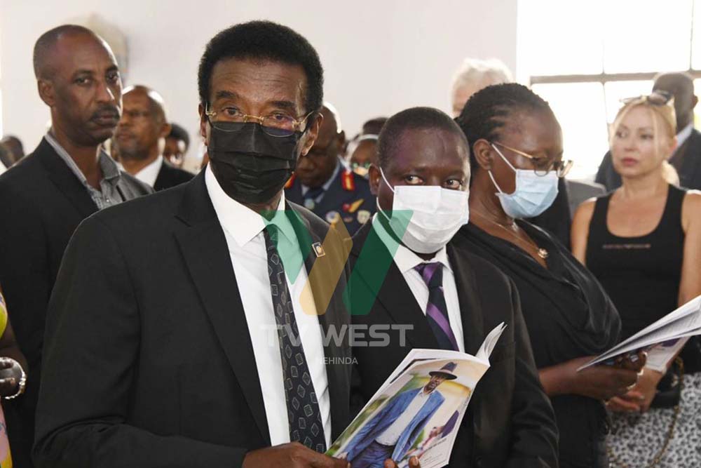 Minisita Jim Muhwezi, Minisita David Bahati n'abandi aha kushabira omugyenzi Col. Jack Mucunguzi.