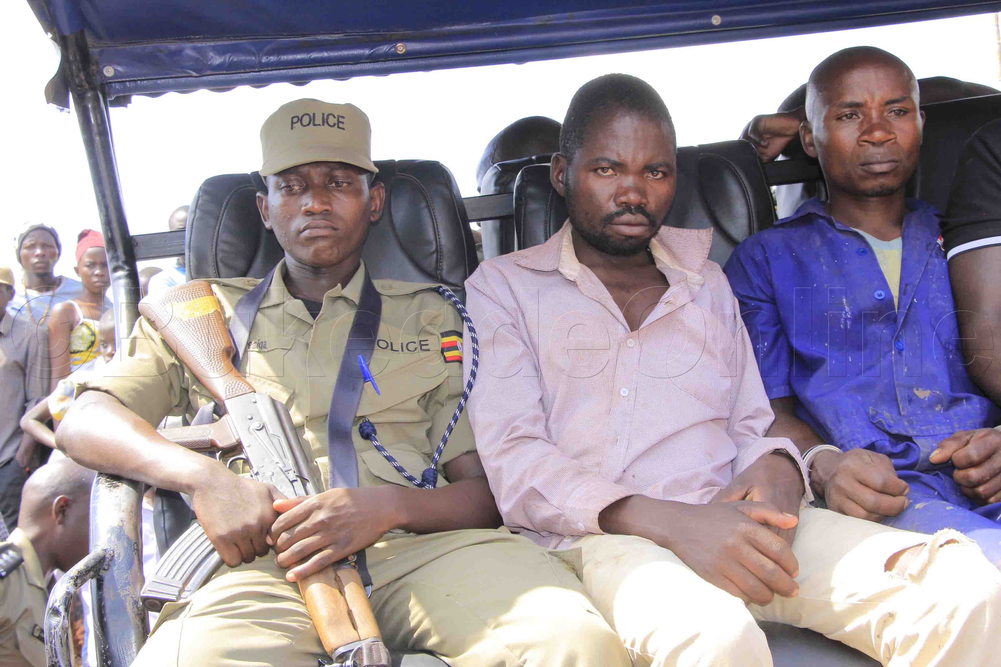 Abamu ku bateeberezebwa okuba mu kkobaane lino abaakwatiddwa poliisi