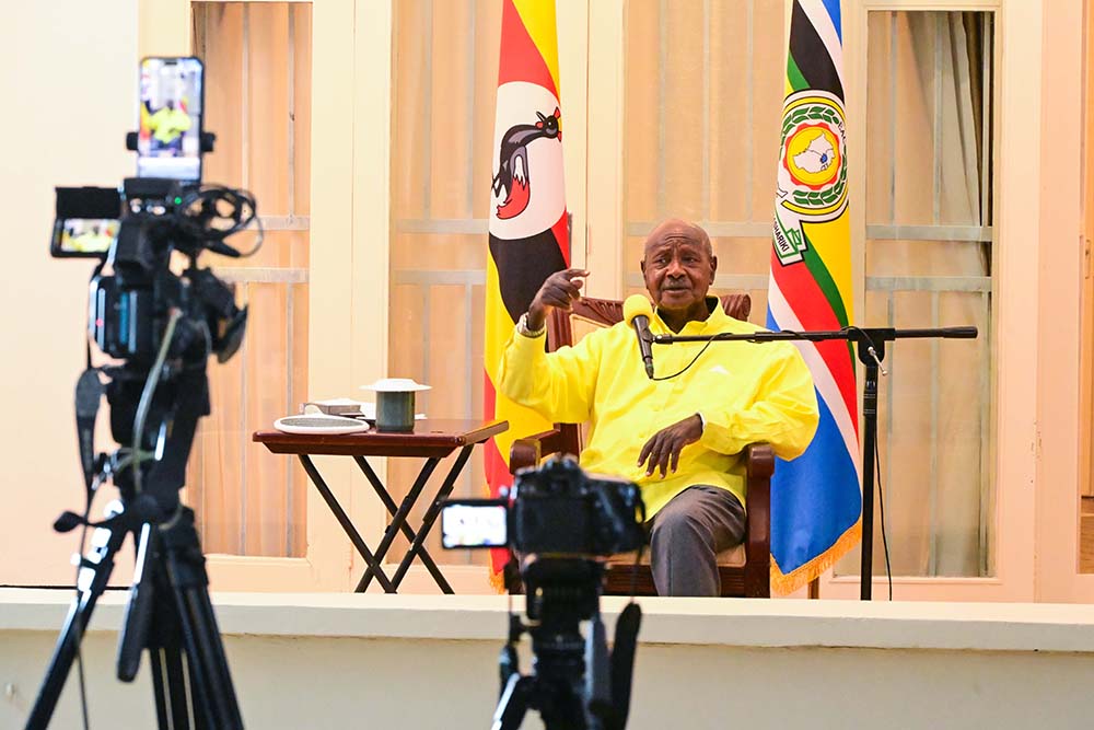 During his interaction with the journalists, Museveni also warned that the Government will crush any Opposition group that dares to disturb the existing peace in Uganda. (PPU Photos)