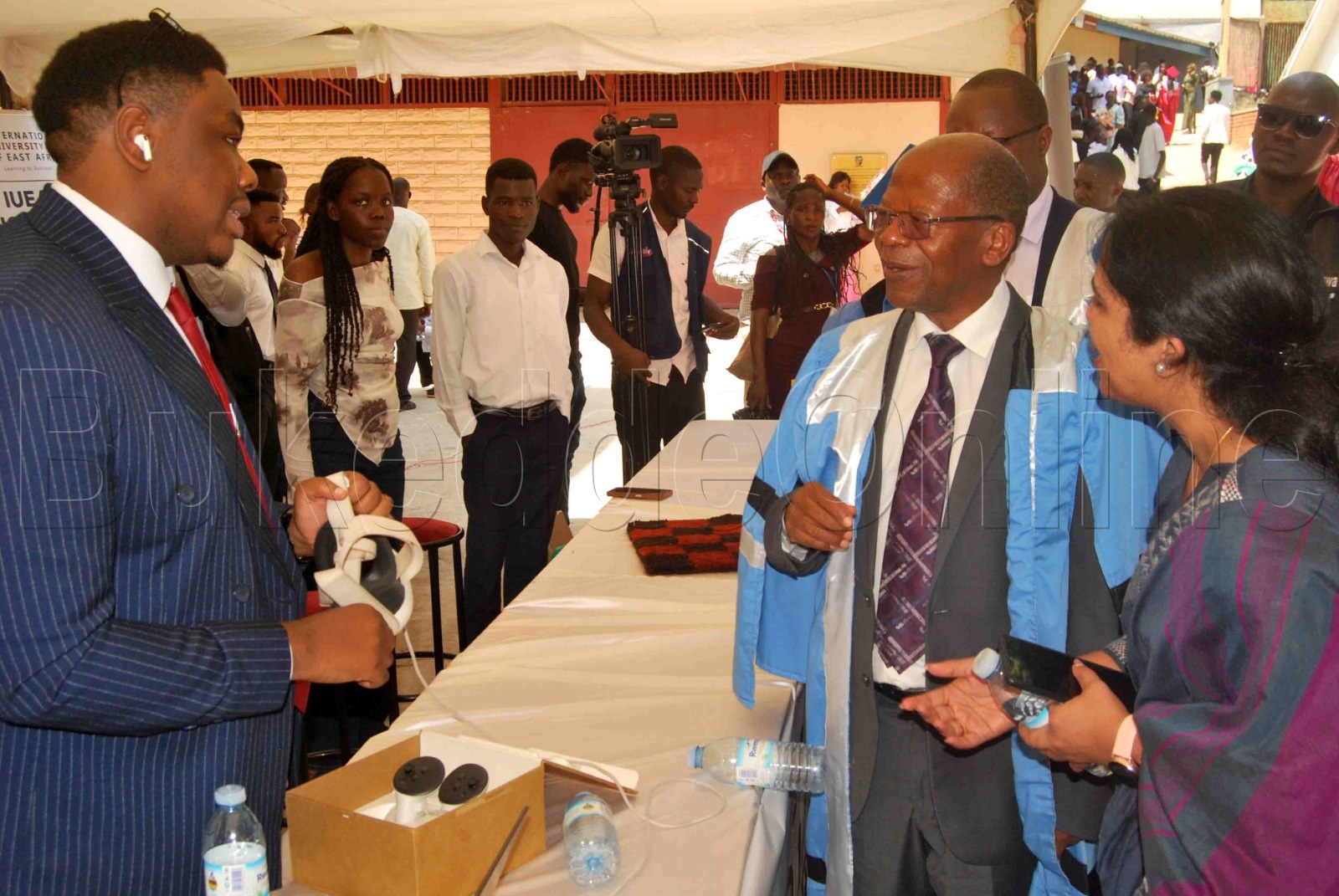 Minisita Muyingo ng'ali ku matikkira