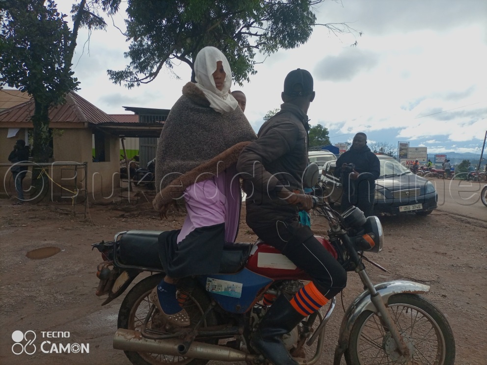 Najjuuko eyabadde abuze ng'alippira bbooda ku poliisi e Nsangi.