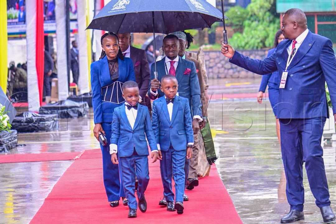 Nkeretanyi Kiruluuta arrives with family to take oath and officially assume office as Kalungu East MP. (Photo by Miriam Namutebi)