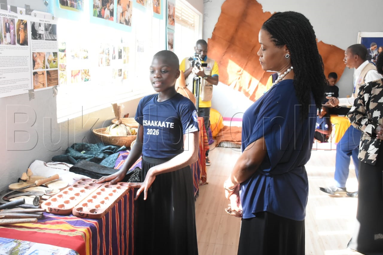 Despina Nabbosa ng'anyonyola Nnaabagereka ebintu ebikozesebwa mu bulamu bw'Omuganda