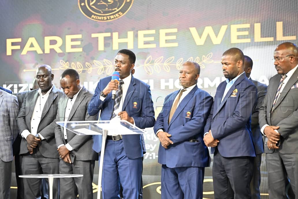 Kirabira ssentebe w'ekibiina omwegatira aamasomero gw'obwananyini