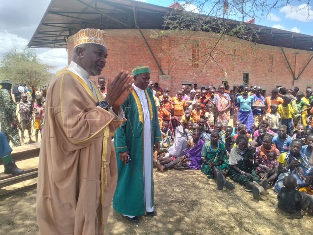 Sheikh Ali Waiswa addresses Karamoja residents during the handover of relief food items. (Credit: Nicholas Kajoba)