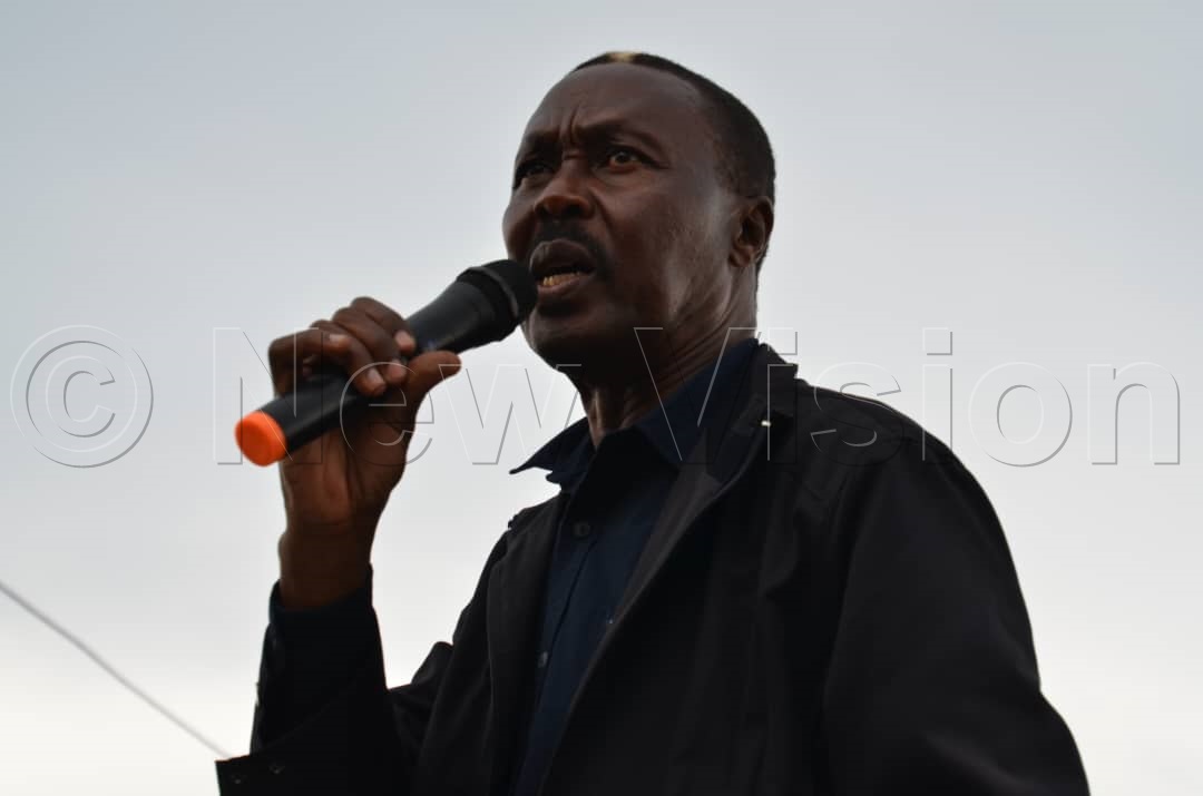 Alliance for National Transformation (ANT) presidential candidate, Gen. (rtd) Mugisha Muntu, addressing voters in Gombe town Council, Butambala, on Wednesday. (Credit: Stuart Yiga)